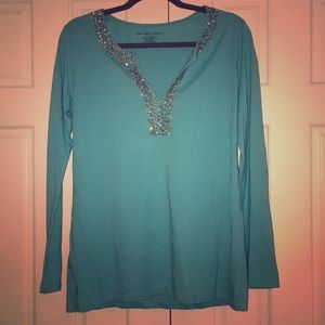 Long sleeve top.